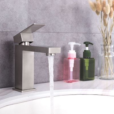 Fırçalanmış Gümüş 302 Paslanmaz Lavabo Sıcak ve Soğuk Musluklar Paslanması Kolay Değil